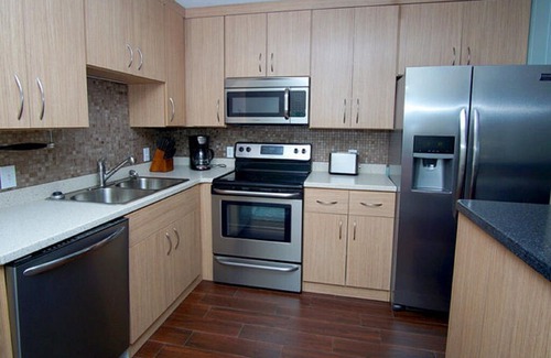 North Myrtle Beach Condo | Ocean View Villas H2, Beautifully Decorated 2 BR Ocean View Condo with an Outdoor Swimming Pool