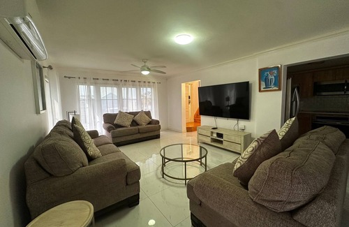 Orange Bay House | Ocean View Villa Tree House @ Little Bay