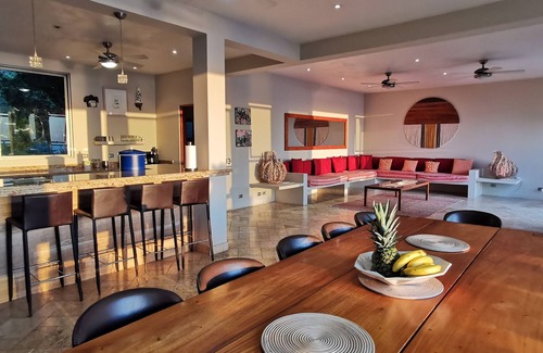 Mal Pais House | Ocean View Villa with 6 bedrooms, Infinity Pool, WiFi 100mb, AC