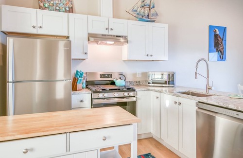 Depoe Bay Condo | Ocean View & Whale Watching! Dog Friendly in Depoe Bay!