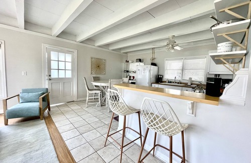 Ocean Cay House | Ocean Views and Private Pool: Classic 1950’s Beach Gem