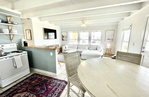 Ocean Cay House | Ocean Views and Private Pool: Classic 1950’s Beach Gem