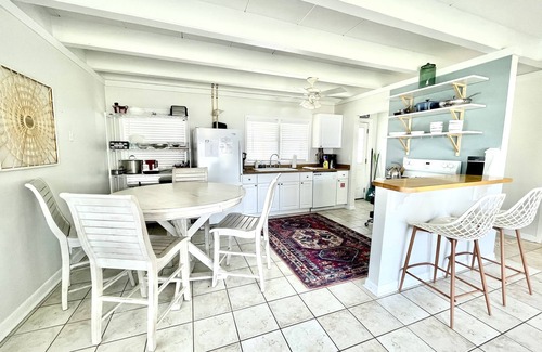 Ocean Cay House | Ocean Views and Private Pool: Classic 1950’s Beach Gem