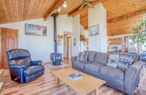 Lincoln City House | Ocean Views and More!
