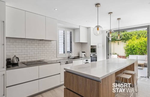 Cottesloe Apartment | Ocean Views Secure Apartment