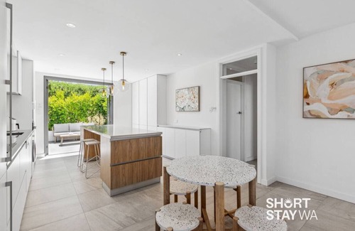 Cottesloe Apartment | Ocean Views Secure Apartment