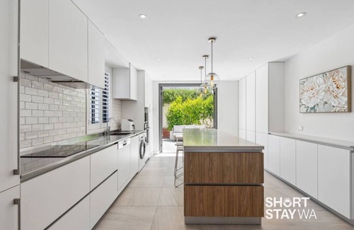 Cottesloe Apartment | Ocean Views Secure Apartment