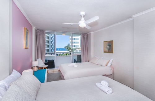 Surfers Paradise Apartment | Ocean Views & Central Location