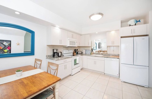 Bodden Town Apartment | Ocean views from 2 bed condo