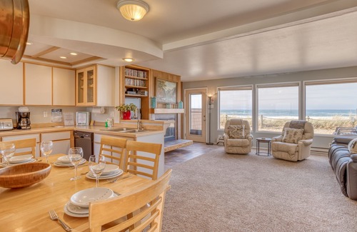 Neskowin House | Ocean Views from a Luxury Perch!