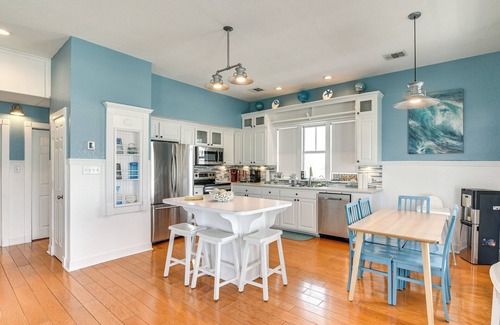 Surfside Beach House | Ocean Views: Pet-Friendly Surfside Beach Gem
