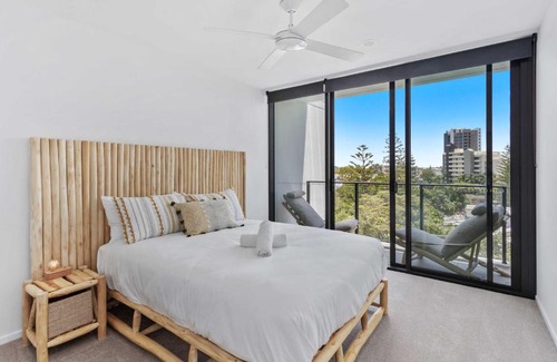 Burleigh Heads Apartment | Ocean Views - Sandbar Burleigh Heads