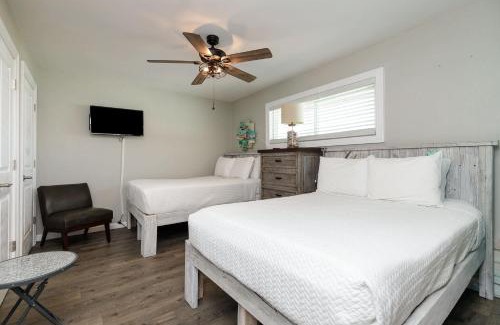 Port Aransas House | Ocean Views - Sleeps 6 Resort Pool