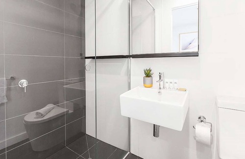 St Kilda Apartment | Ocean Views ☆ Top Location ☆ Parking ☆ Restaurants