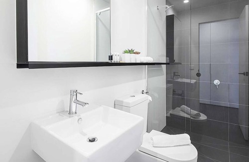 St Kilda Apartment | Ocean Views ☆ Top Location ☆ Parking ☆ Restaurants