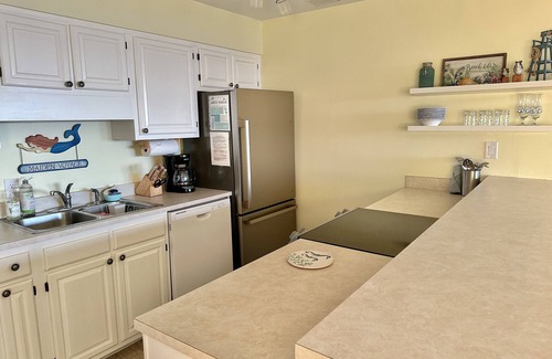 Emerald Isle Condo | Ocean Views & Well-Equipped condo, in the Heart of Emerald Isle