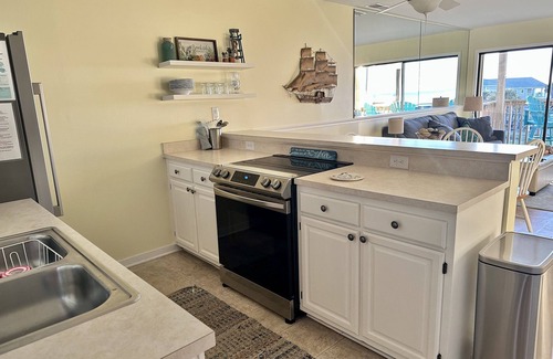 Emerald Isle Condo | Ocean Views & Well-Equipped condo, in the Heart of Emerald Isle