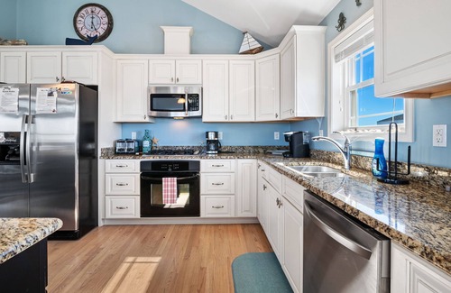 Colington House | Ocean Views with a 1 minute walk to beach access! Linens & Bath Towels included!