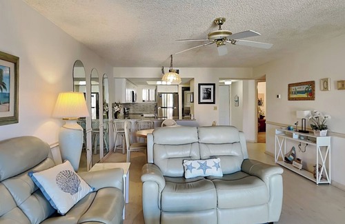 Butler Beach Condo | Ocean Village Club P32 | Pet-Friendly Oceanfront Condo with Balcony + Pool