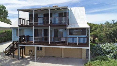 Guilderton House | Ocean Vista Large Modern Home With Ocean Views