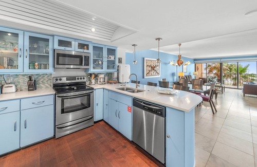 South Padre Island Condo | Ocean Vista Towers 402 Blue Heaven