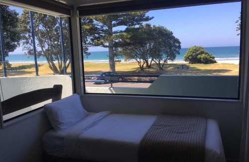 Mount Maunganui Hotel | Ocean Waves Beachfront Motel
