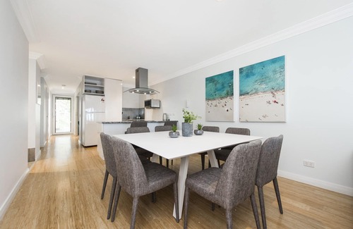 Lancelin House | Ocean Waves - Luxury beachside accommodation