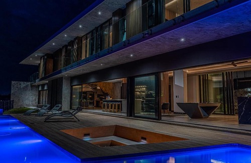 Sheffield Beach Villa | Ocean Zenith