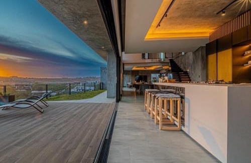 Sheffield Beach Villa | Ocean Zenith
