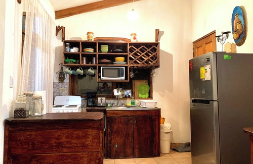 Samara Cottage | Oceana Breeze 2-bedroom lovely cottage a few steps from Sámara beach with AC