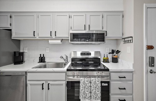 Midtown Ocean City Condo | Oceanblock-Sleeps 4-WiFi-Walk to Beach & Seacrets