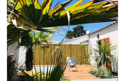 Saint-Georges-d'Oleron Villa | "øcéane, villa near beach with heated pool