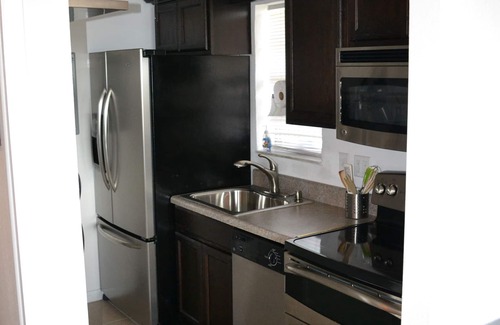 Lauderdale-by-the-Sea Apartment | Oceanfront! Clean and Cozy, Free Wi-Fi & calls to US and Canada