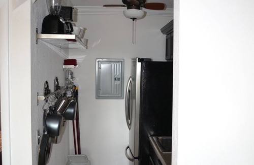 Lauderdale-by-the-Sea Apartment | Oceanfront! Clean and Cozy, Free Wi-Fi & calls to US and Canada