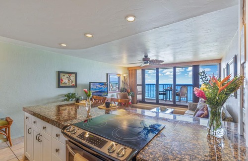 Honokowai Condo | OCEANFRONT 1 Bdrm Condo next to the water! Air conditioned - Kaleialoha 209