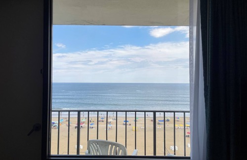 Virginia Beach Condo | Oceanfront 1-bedroom condo in Virginia Beach with Kitchen, Balcony, Pool, WiFi