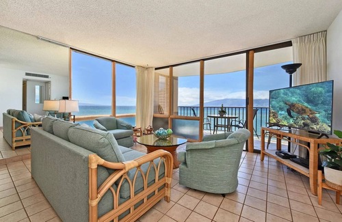 Kahana Condo | Oceanfront 180º views! Steps away from Kahana beach and many activities