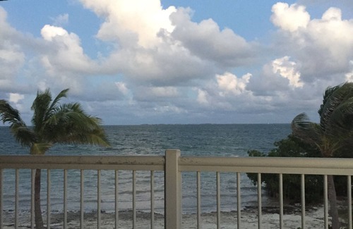 Crystal Harbour Resort | OCEANFRONT 2 bd 2 bth in resort with AC, WiFi in Phenomenal Grand Cayman