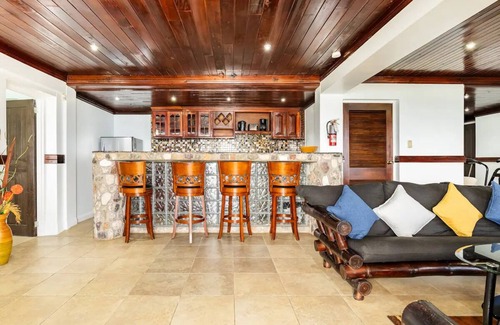 Tower Isle Apartment | Oceanfront 2 bed/room Apartment in Ocho Rios - Sleeps 4 Optional Yacht Charter