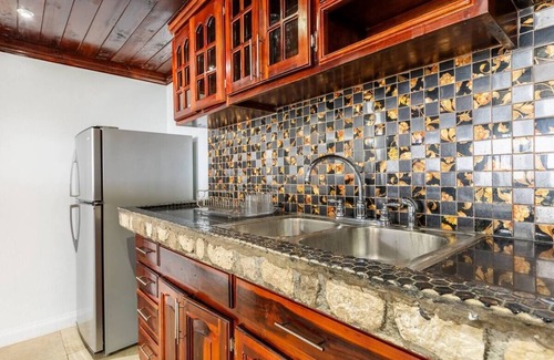 Tower Isle Apartment | Oceanfront 2 bed/room Apartment in Ocho Rios - Sleeps 4 Optional Yacht Charter