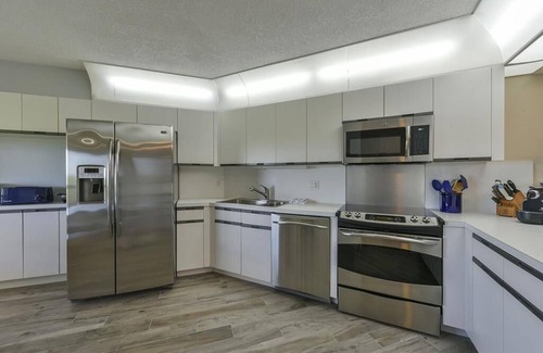 Islamorada House | Oceanfront 2 Bedroom Condo with Contemporary Flair