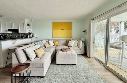 North Carolina Coast Condo | Oceanfront 2BR 2BA Condo- Private Beach Access and Pet-Friendly 🐶🌊☀️