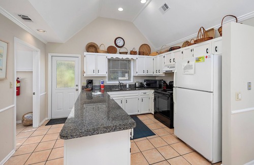 Saint Simons Island House | Oceanfront 2br/2ba Pup-friendly Beach Cottage!