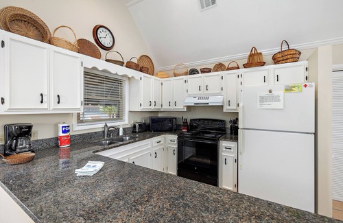 Saint Simons Island House | Oceanfront 2br/2ba Pup-friendly Beach Cottage!