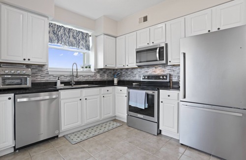 Gulfport Condo | Oceanfront 3 Bd Condo Overlooking the Gulf Gulfport/Biloxi in Legacy Tower