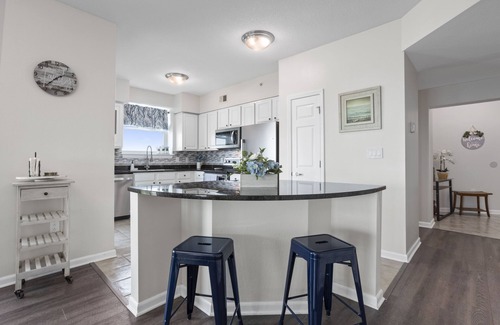 Gulfport Condo | Oceanfront 3 Bd Condo Overlooking the Gulf Gulfport/Biloxi in Legacy Tower