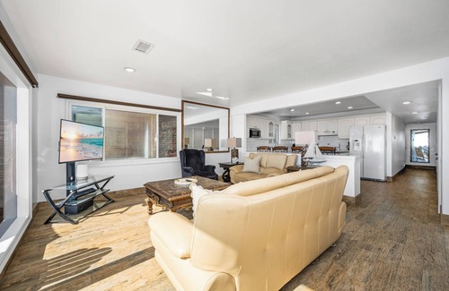 West Newport Apartment | Oceanfront 3-Bedroom Home with Private Patio