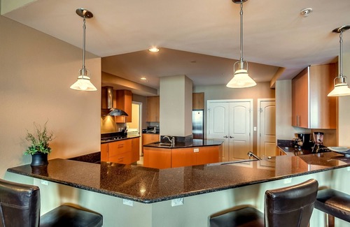 Daytona Beach Condo | Oceanfront 3BD/2.5BA with Huge Balcony @ Ocean Vistas 805