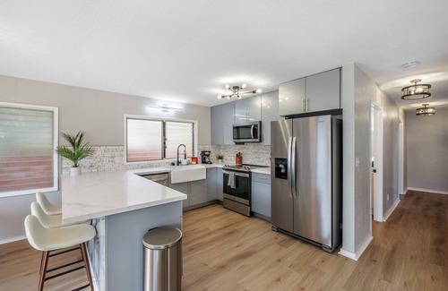 Nanakuli House | Oceanfront 3bed/1.5bath Maili Beach living