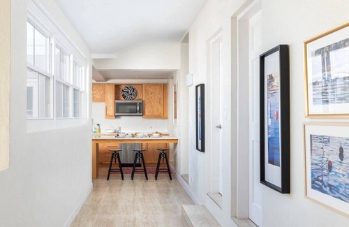 Sandys Apartment | Oceanfront 3Bed w/Private Patio & Garden - 6B